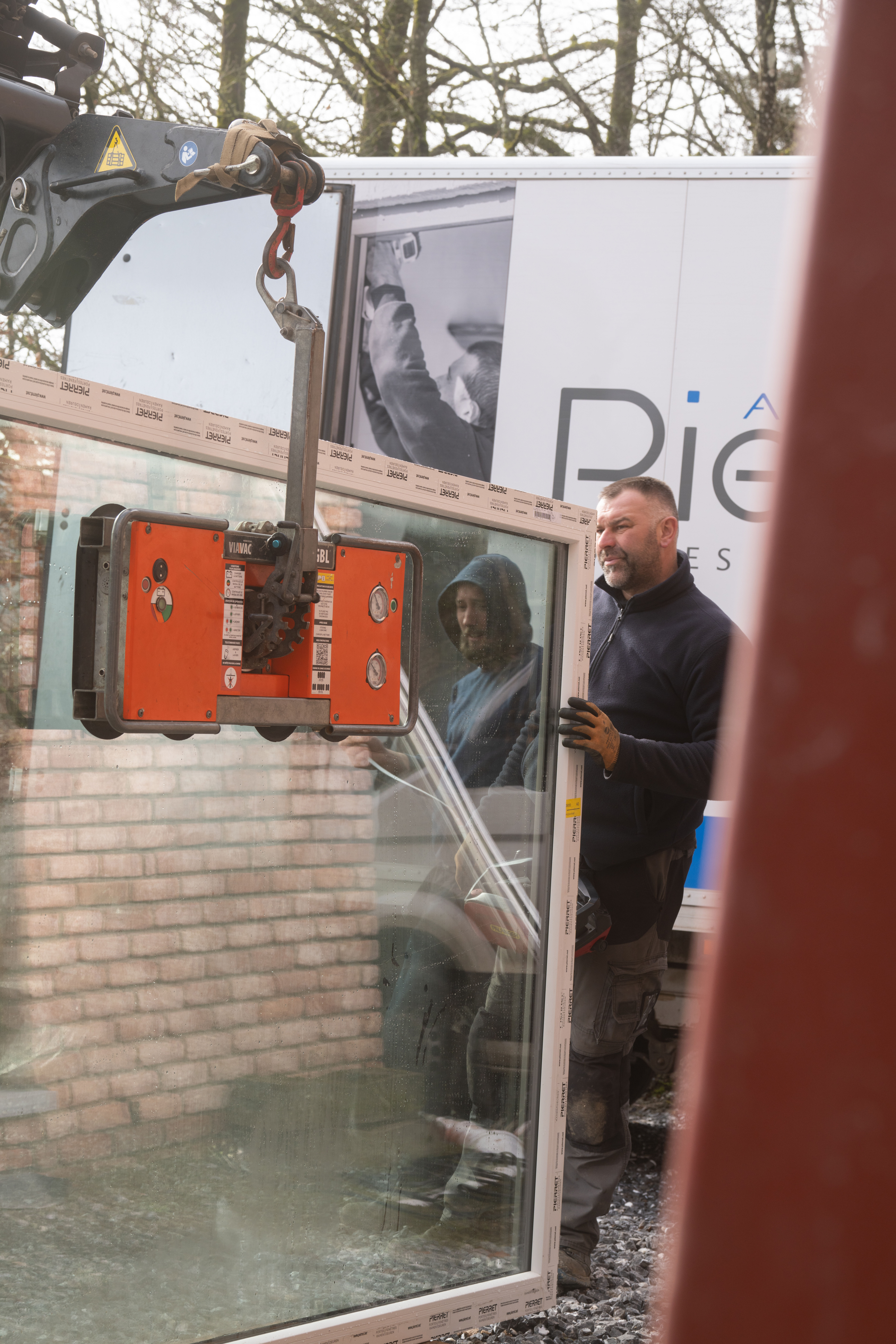 Poseur de chassis Pierret Portes & Fenêtres