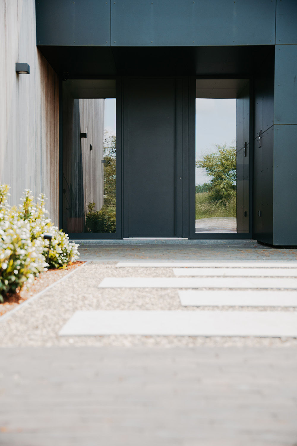 PIERRET_Gouvy_2025_Porte_Alu_panneau plein +jersey_moderne