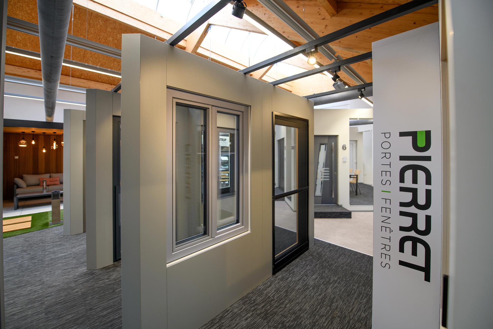 Showroom CG atelier à Tarchamps - Revendeur Pierret Portes & fenêtres 