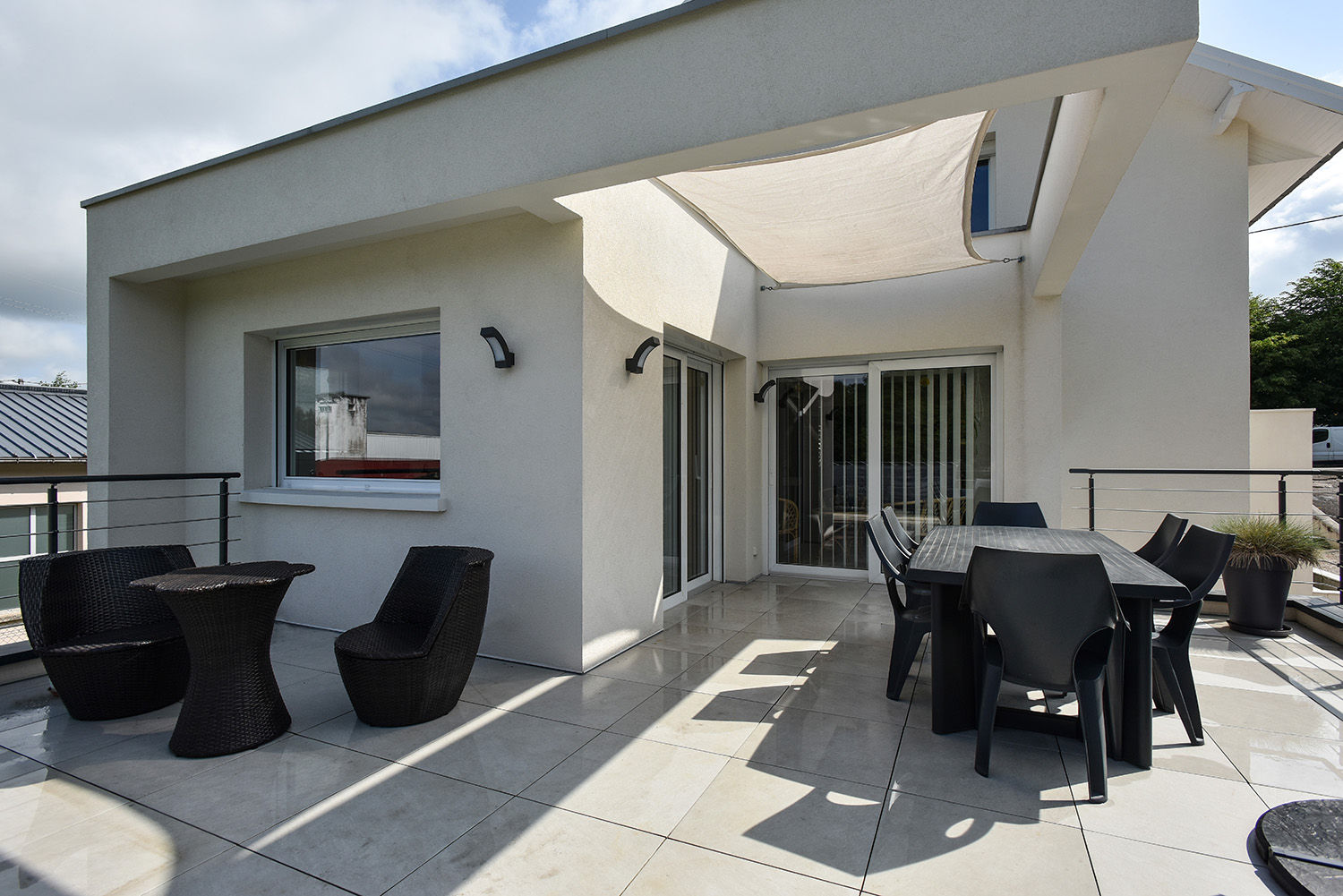 Fenetre et coulissant en PVC blanc à Besancon en France