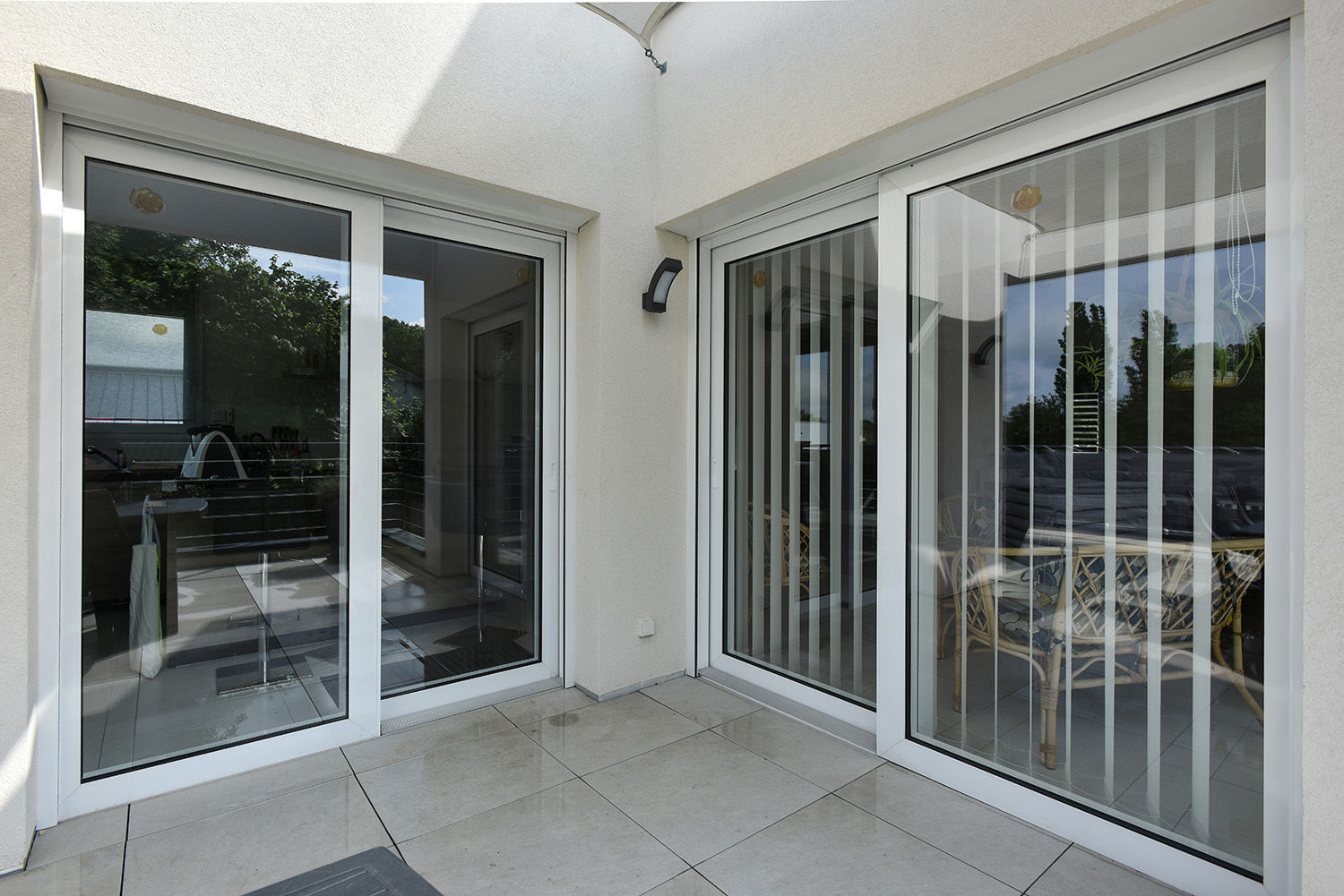 châssis coulissant PVC blanc à Besançon en France