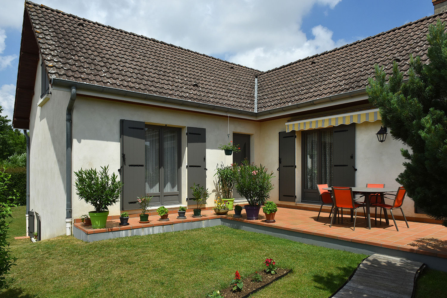 pose de Fenêtres en PVC couleur Olive à Beaune en France