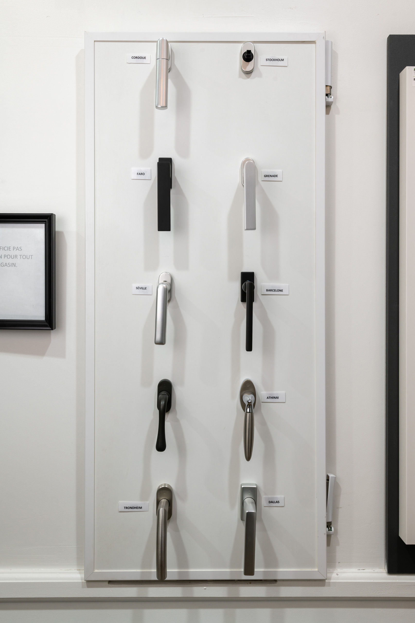 Display poignées et tirants de Pierret Portes & Fenêtres