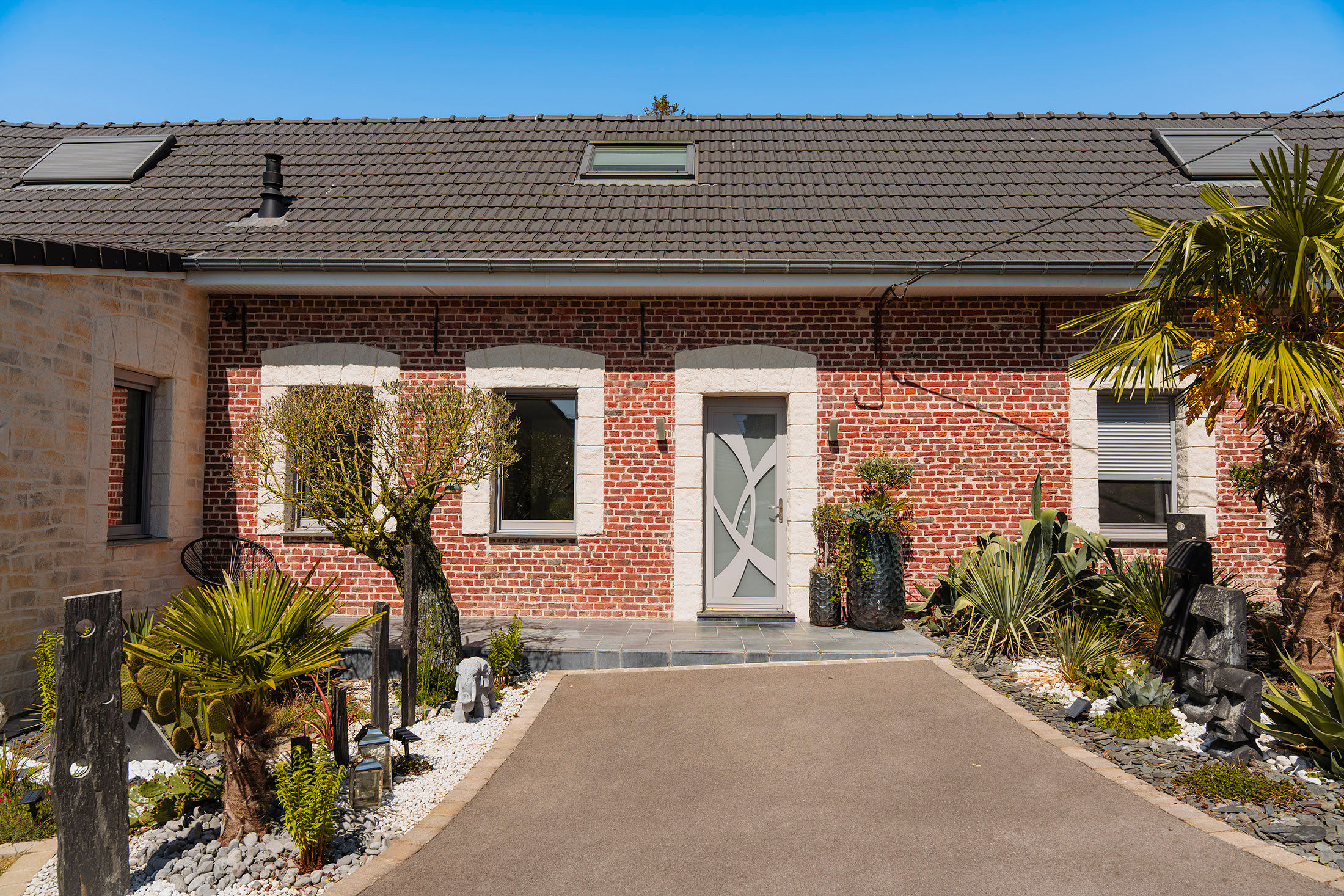Charmante maison avec ses chassis en aluminium Pierret Portes & Fenêtres