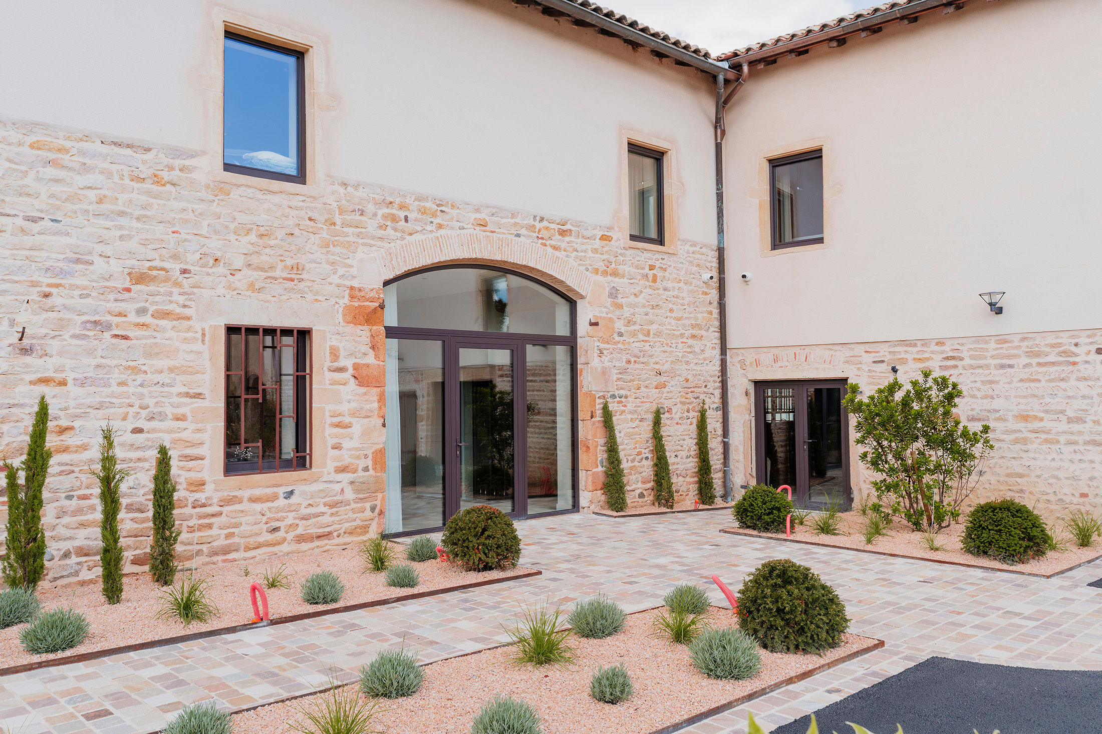 Réalisation en aluminium à Dracé, Pierret Portes & Fenêtres