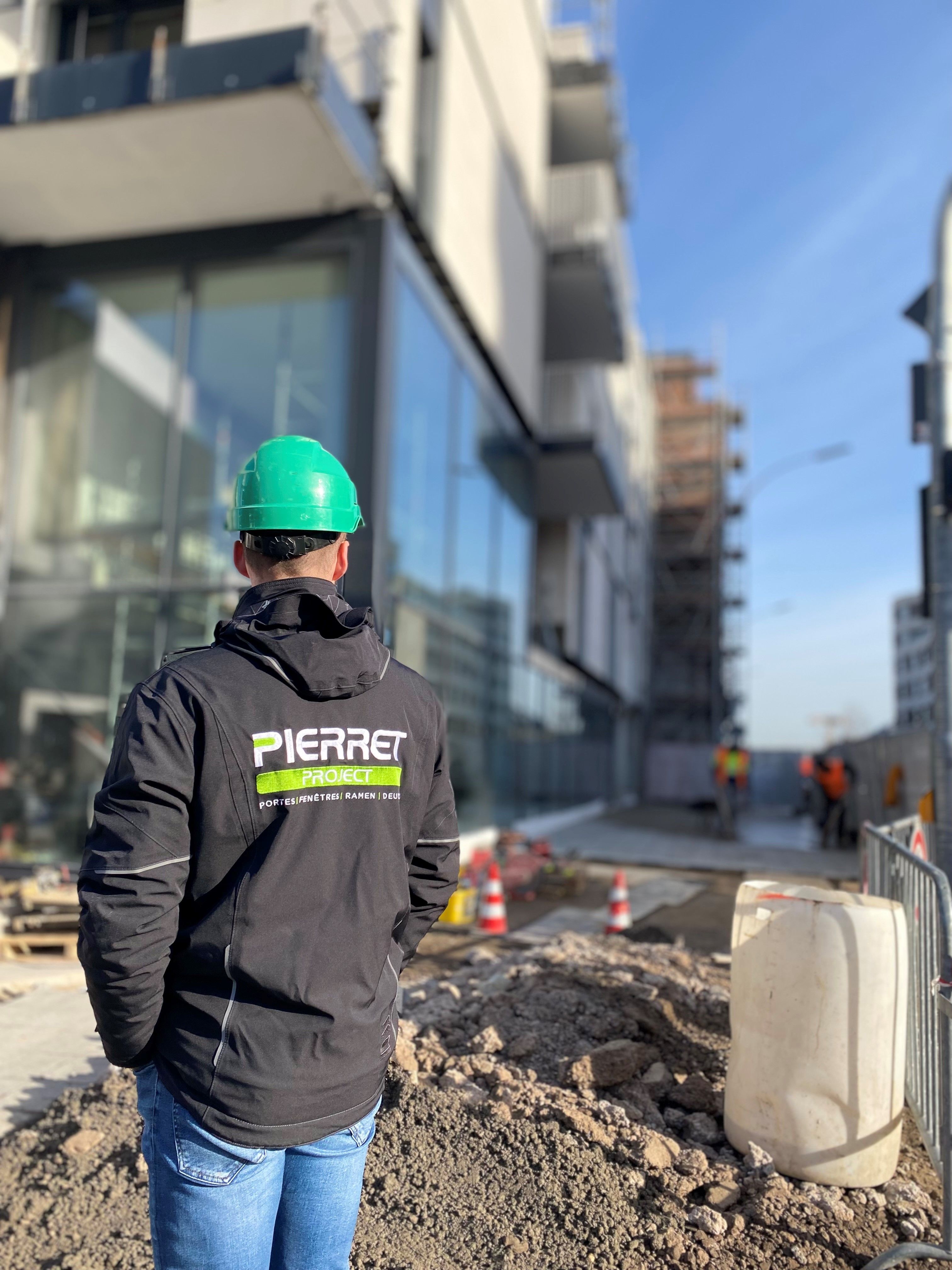 Pierret portes et fenêtres conducteur de chantier